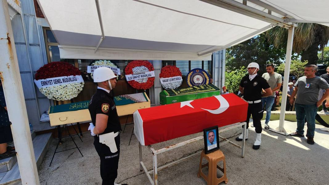 Feci kazada ölen polis Şükrü Kahyaoğlu ve ailesine son görev 11